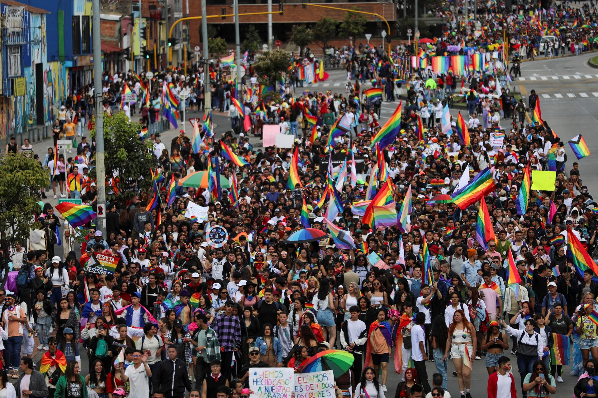 Najväčší dúhový pochod v dejinách Kolumbie, LGBTQ komunitu prišlo podporiť vyše stotisíc ľudí