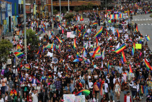 Dúhový pochod v Bogote v Kolumbii. FOTO: Reuters