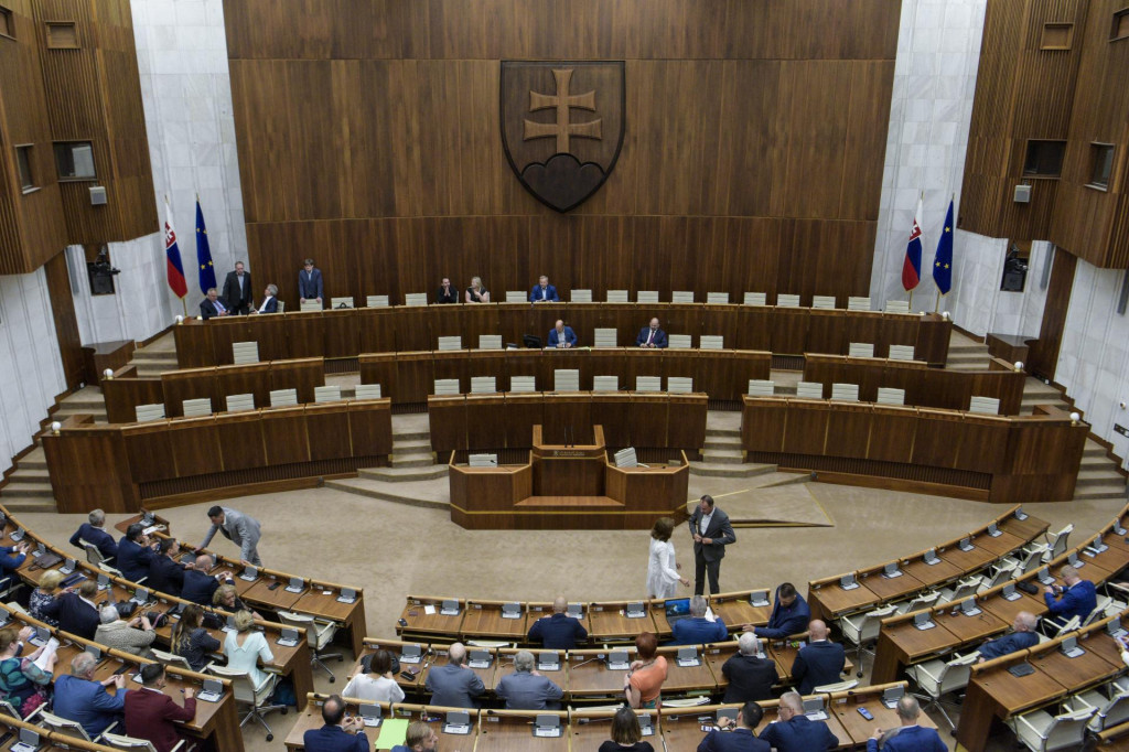 Rokovacia s&aacute;la počas mimoriadnej 96. sch&ocirc;dze N&aacute;rodnej rady k odvol&aacute;vaniu predsedu N&aacute;rodnej rady Borisa Koll&aacute;ra. FOTO: TASR/Pavol Zachar