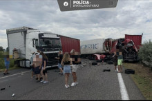 Fotografia z miesta druhej nehody. FOTO: FB/Polícia - Bratislavský kraj