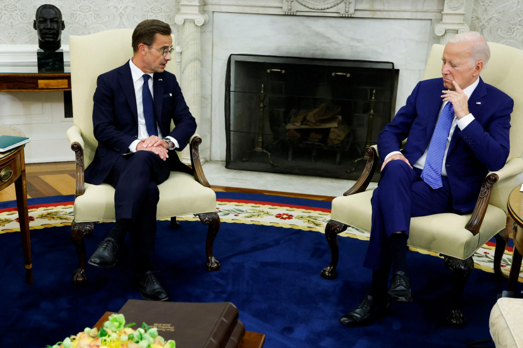 Americký prezident Joe Biden a švédsky premiér Ulf Kristersson. FOTO: Reuters