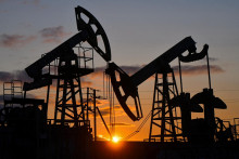 Ropné čerpadlá pri Almetjevsku v republike Tatarstan, Rusko. FOTO: Reuters

