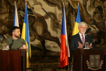 Český prezident Petr Pavel a ukrajinský prezident Volodymyr Zelenskyj. FOTO: Reuters