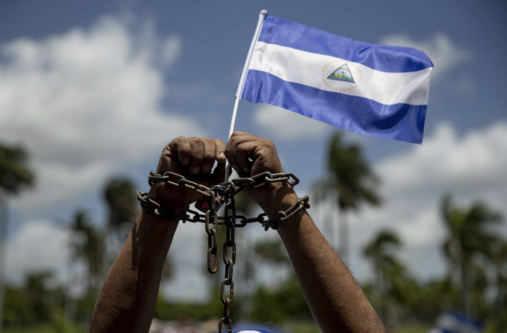 Najmenej 40 rôznym spôsobom mučenia, vrátane znásilňovania, trhania nechtov škrtenia alebo kúpeľa v ľadovej vode, čelia politickí väzni a väzenkyne v Nikaragui.