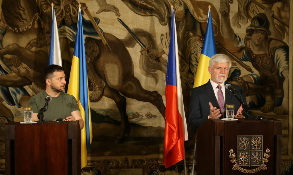 Český prezident Petr Pavel a ukrajinský prezident Volodymyr Zelenskyj. FOTO: Reuters