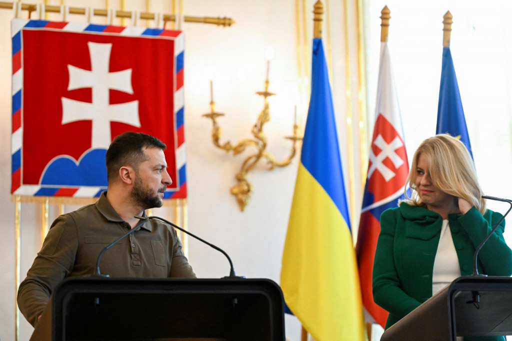 Slovensk&aacute; prezidentka Zuzana Čaputov&aacute; a ukrajinsk&yacute; prezident Volodymyr Zelenskij. FOTO: Reuters