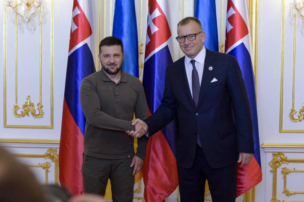 Ukrajinsk&yacute; prezident Volodymyr Zelenskyj a predseda N&aacute;rodnej rady Boris Koll&aacute;r. FOTO: TASR/Pavol Zachar