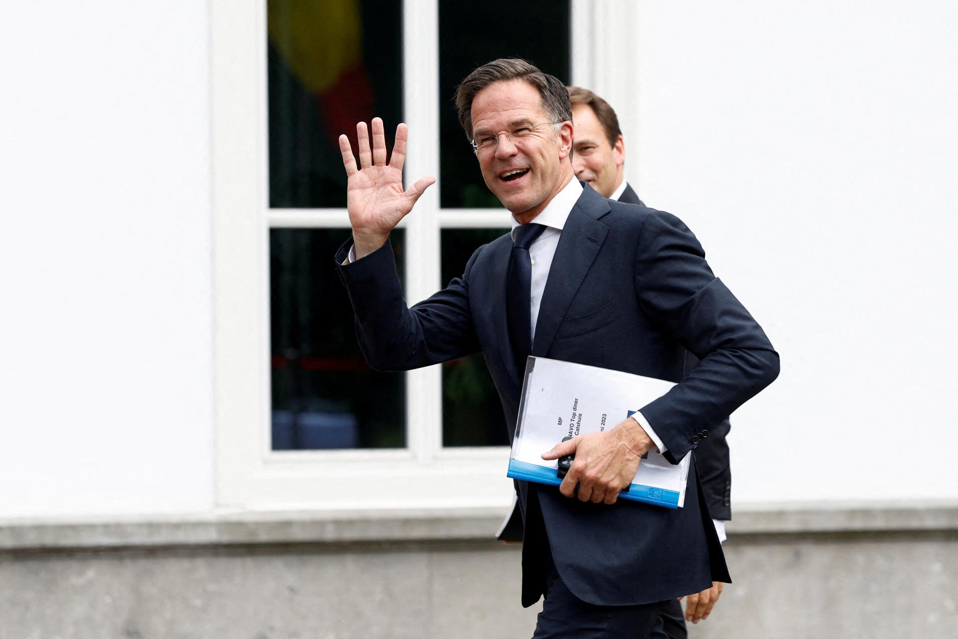 Dlhoročný holandský premiér Rutte po páde vlády končí v politike