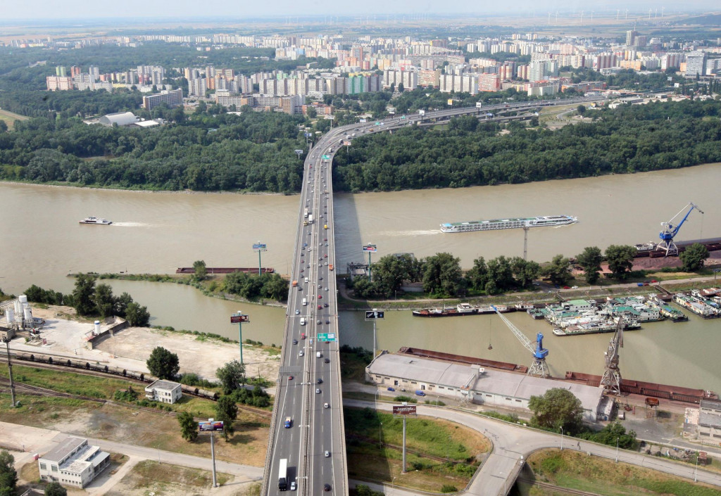 Nový areál bude pri Prístavnom moste.

FOTO: HN/PAVOL FUNTÁL