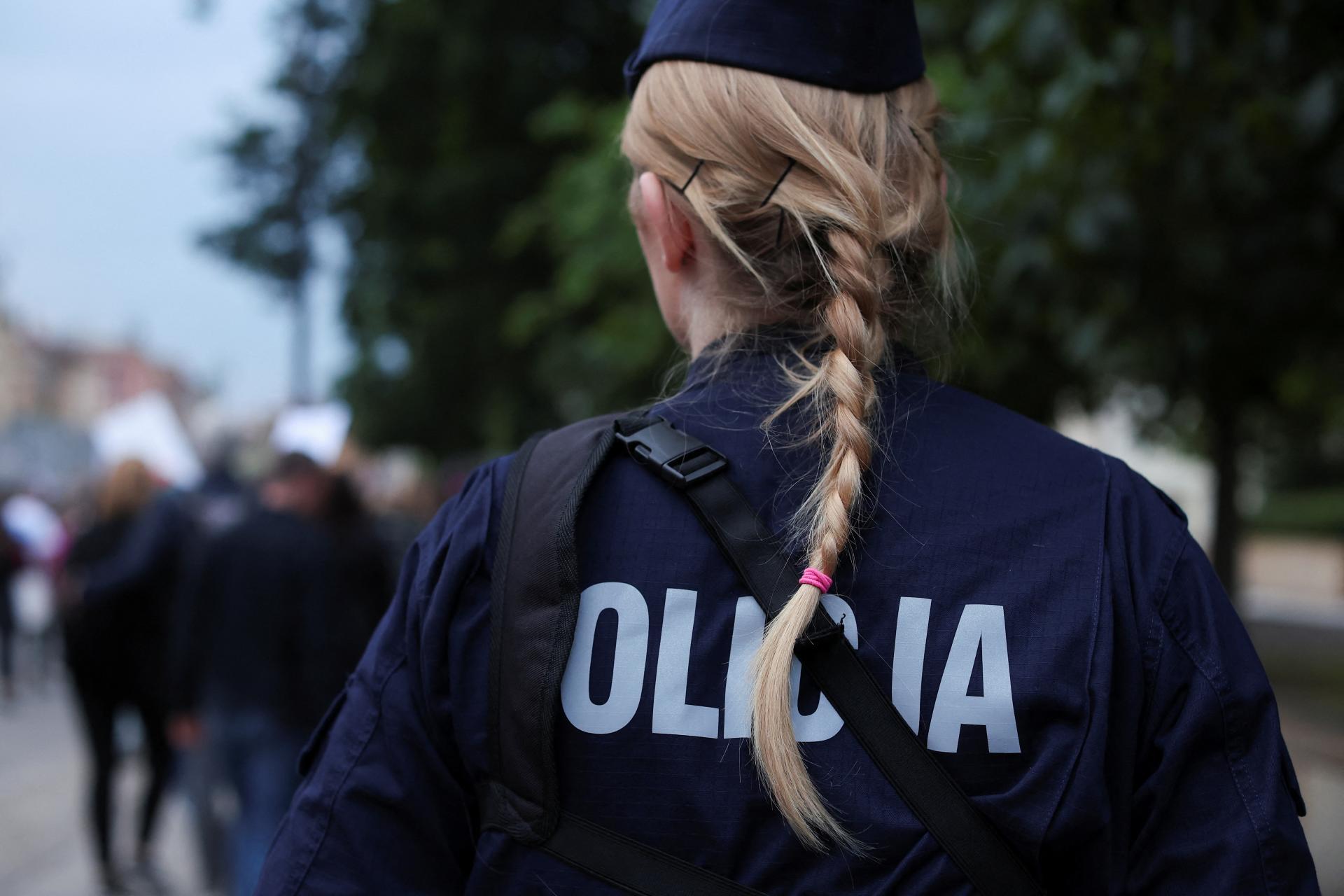 Poľsko zadržalo mladíka, ktorý údajne plánoval islamistický atentát. Na islam konvertoval 18-ročný muž vlani