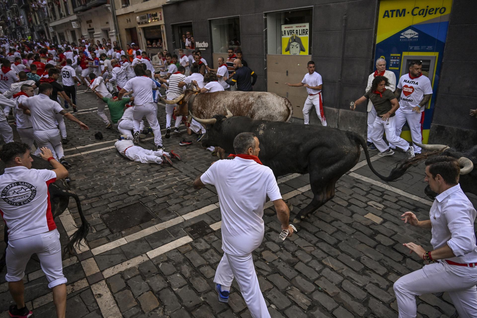 V španielskom Pamplone sa skončili behy s býkmi, zranilo sa celkovo 35 ľudí (foto)