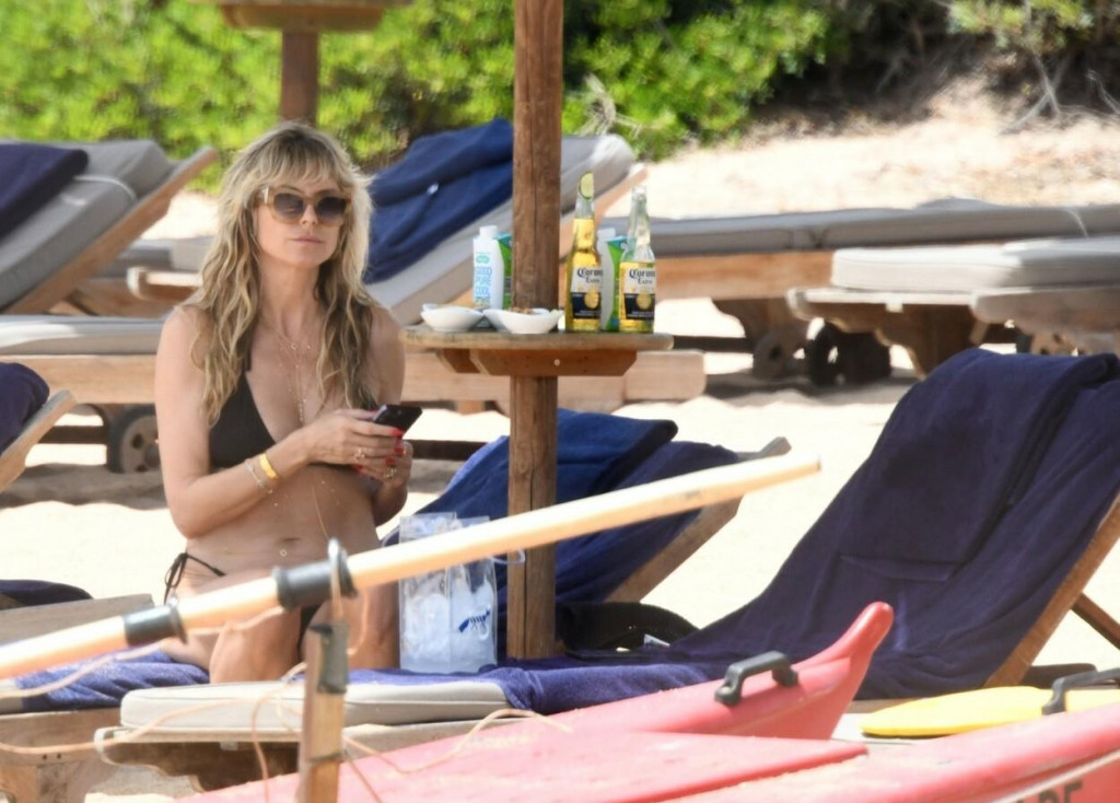 Heidi Klum s manželom Tomom dovolenkuje na Sardínii.