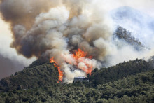Lesný požiar v Belene neďaleko Iskenderunu na juhu Turecka. FOTO: TASR/AP
