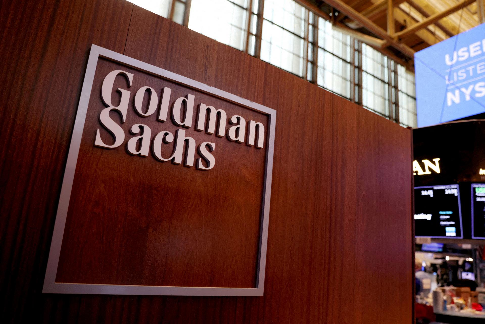 Goldman Sachs má kvôli odpisom a nižšiemu objemu obchodov o 62 percent nižší zisk