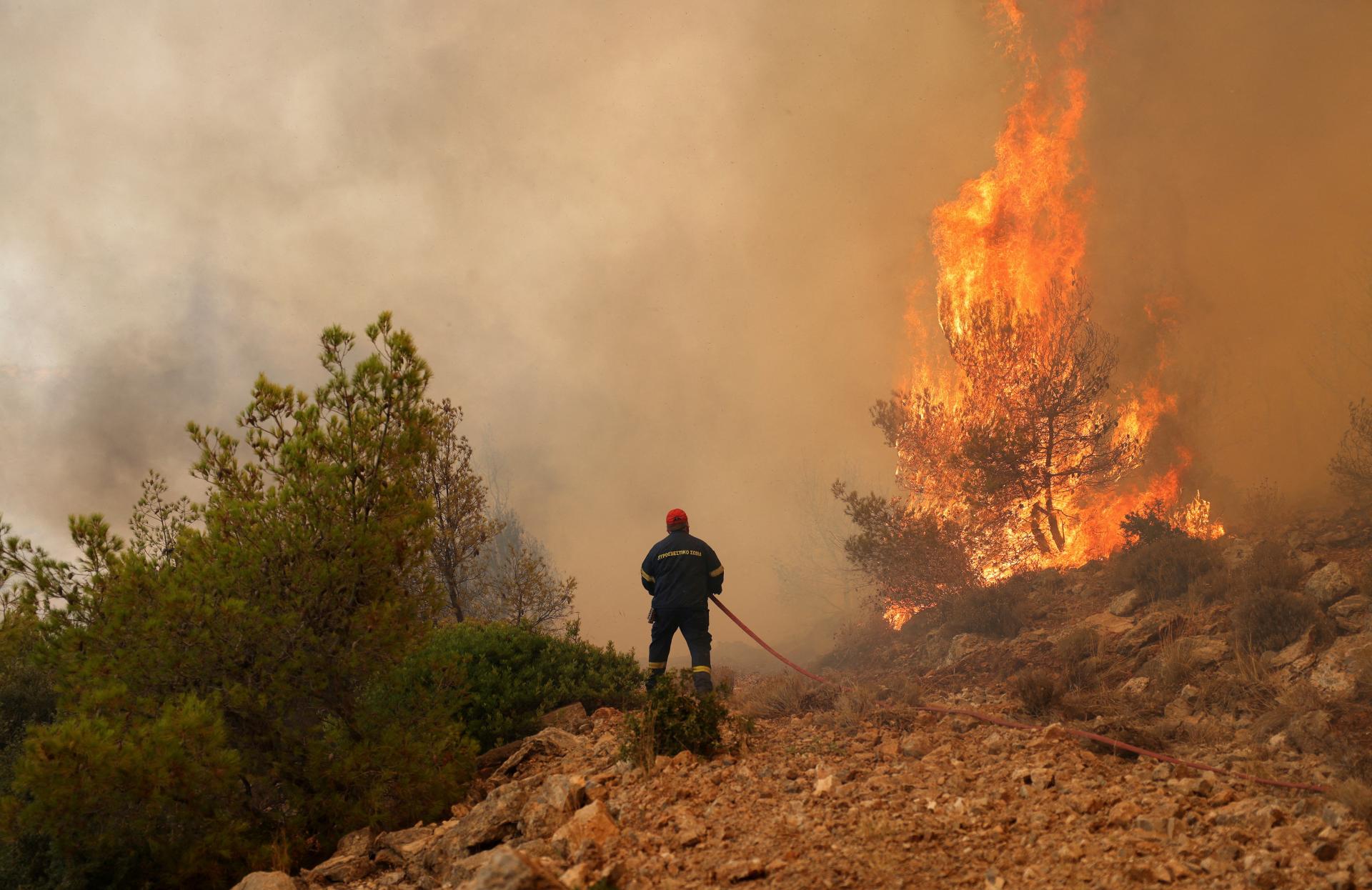 Päť krajín Európskej únie pomáha hasiť lesné požiare v Grécku, je medzi nimi aj Slovensko