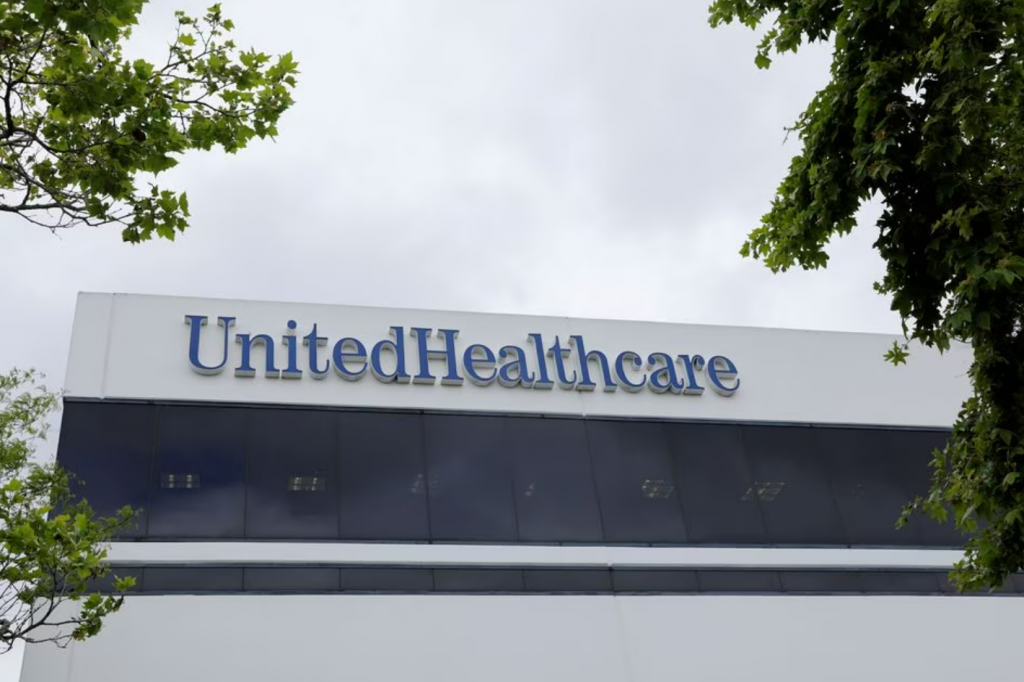 Logo UnitedHealth Group na budove v Kalifornii, USA. FOTO: Reuters