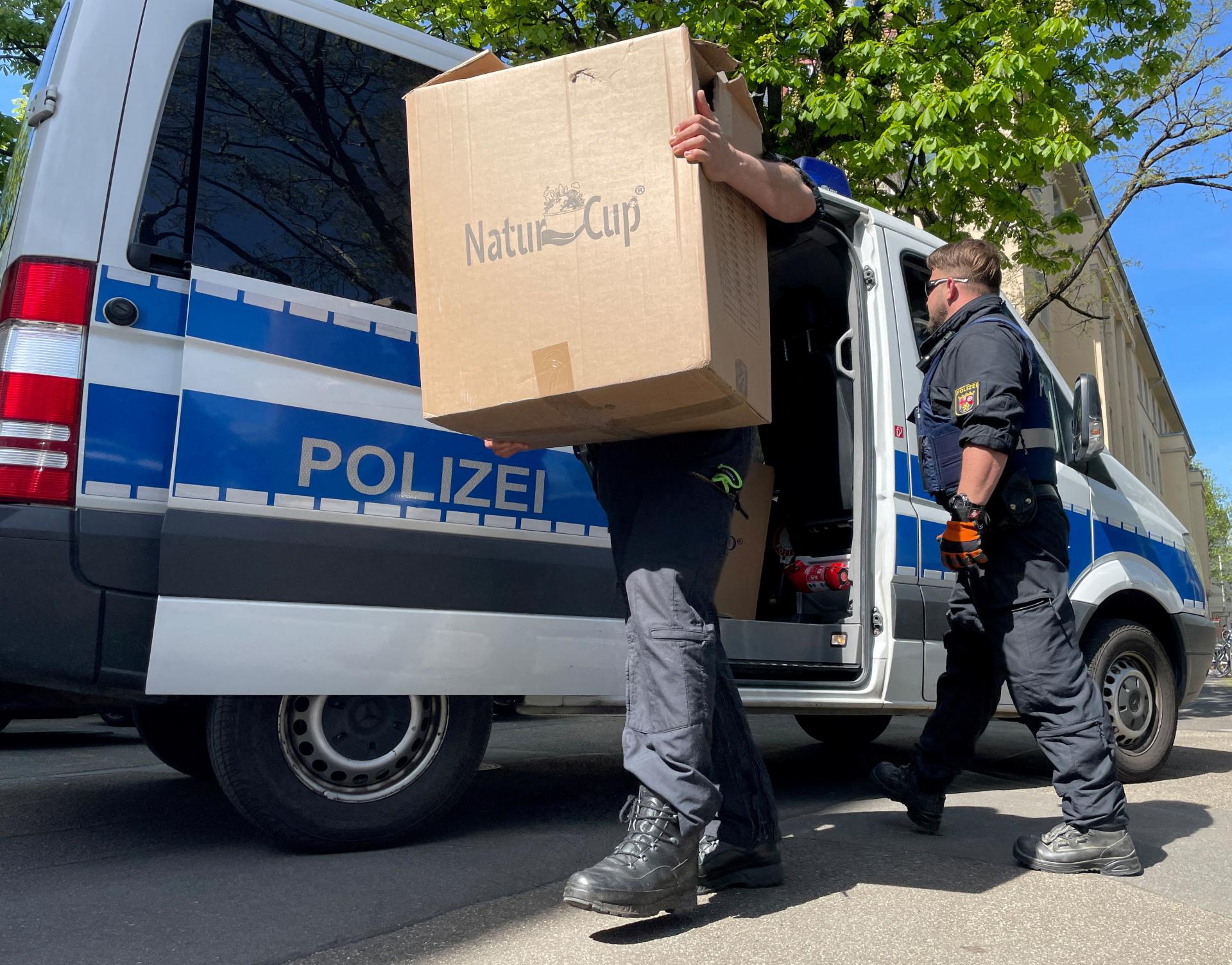 Policajná akcia Karpat sa týka miliónového podvodu s eurofondmi v pivovare, vyšetrujú štátnych úradníkov