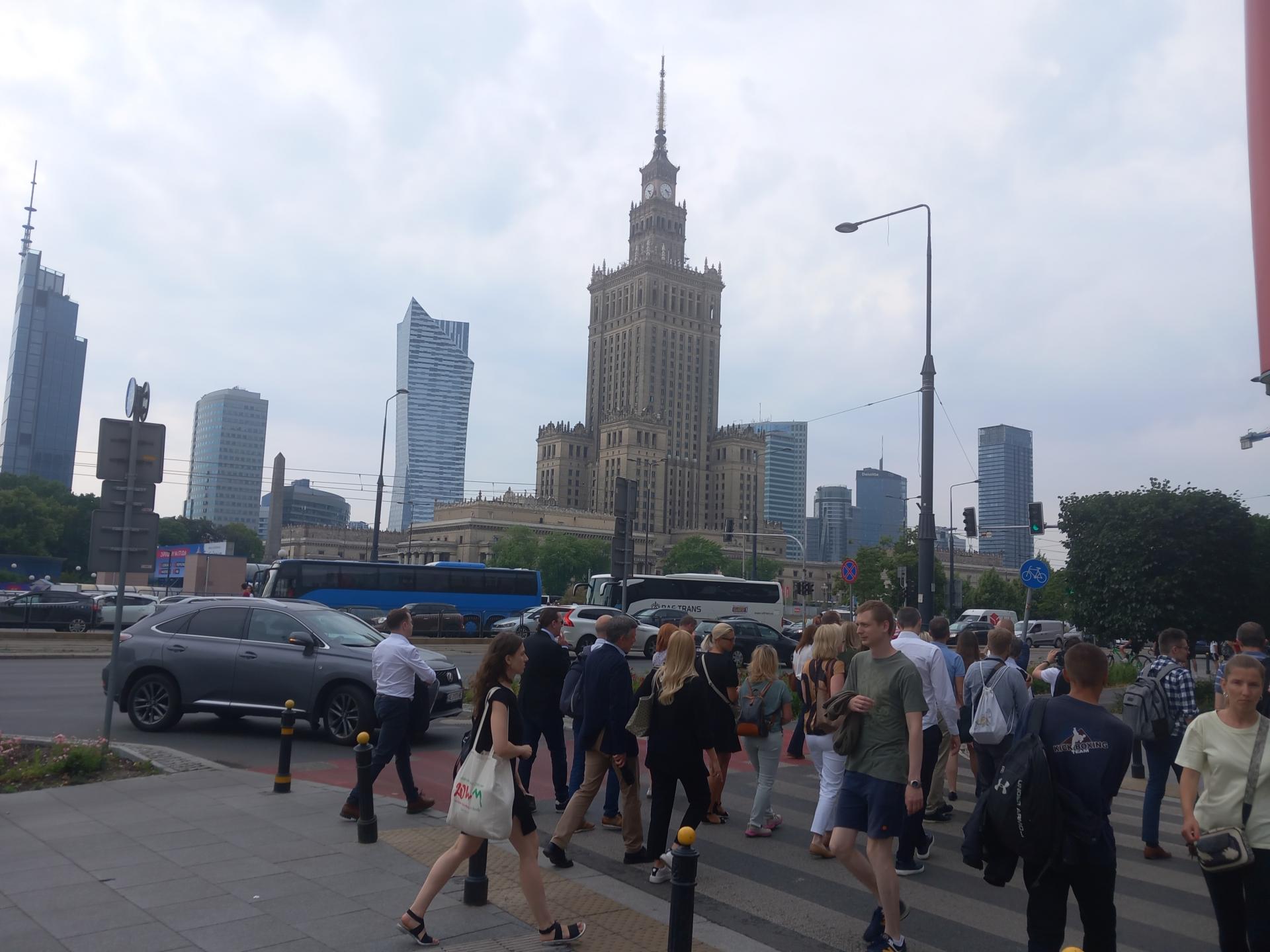 Reportáž HN: Najvyšší mrakodrap Únie so slovenskou pečaťou i zábava vo fabrikách. Varšava dostáva modernú tvár