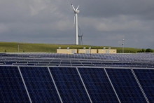 Spoločnosť Solar Energetics nepreukázala oprávnenosť poskytnutia dotácií, na základe čoho ministerstvo hospodárstva žiadalo vyplatené dotácie späť. FOTO: Reuters