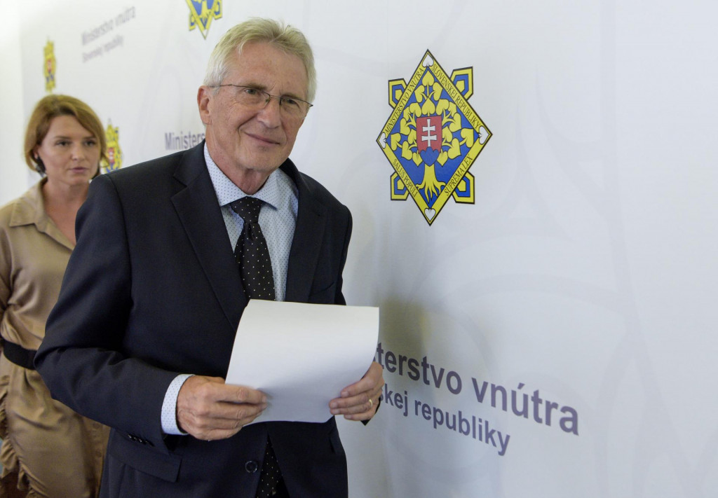 Prichádzajúci minister vnútra Ivan Šimko bol z vlády v skutočnosti odídený. FOTO: TASR/P. Zachar