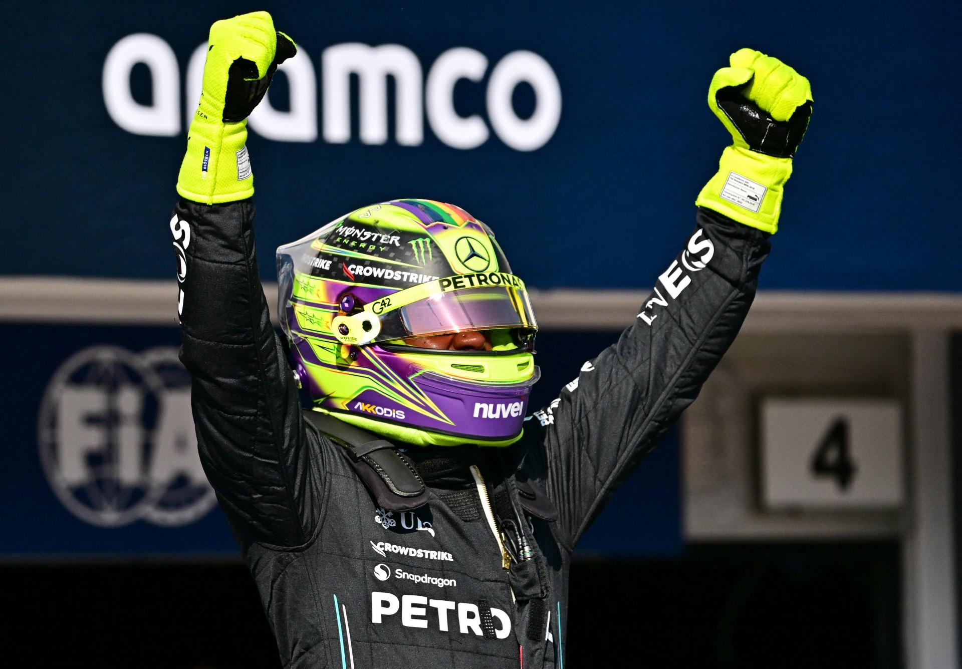 Hamilton získal na Hungaroringu svoju prvú pole position od roku 2021
