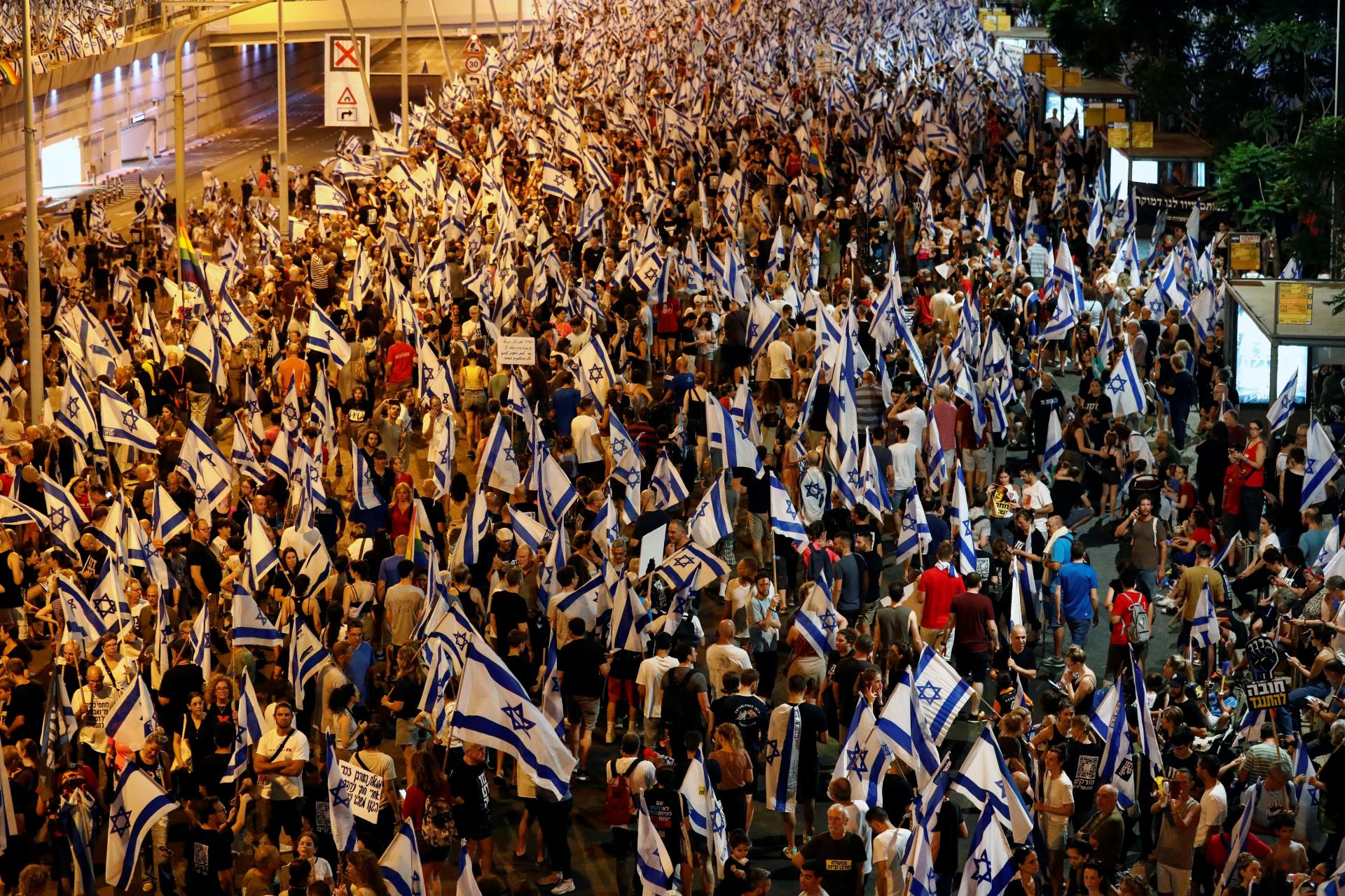 V Izraeli demonštruje proti vládnemu návrhu súdnej reformy vyše 200-tisíc ľudí