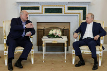 Ruský prezident Vladimir Putin a bieloruský prezident Alexandr Lukašenko. FOTO: Reuters