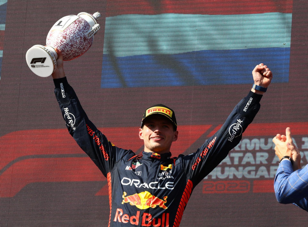 Max Verstappen po triumfe na Veľkej cene Maďarska. FOTO: Reuters