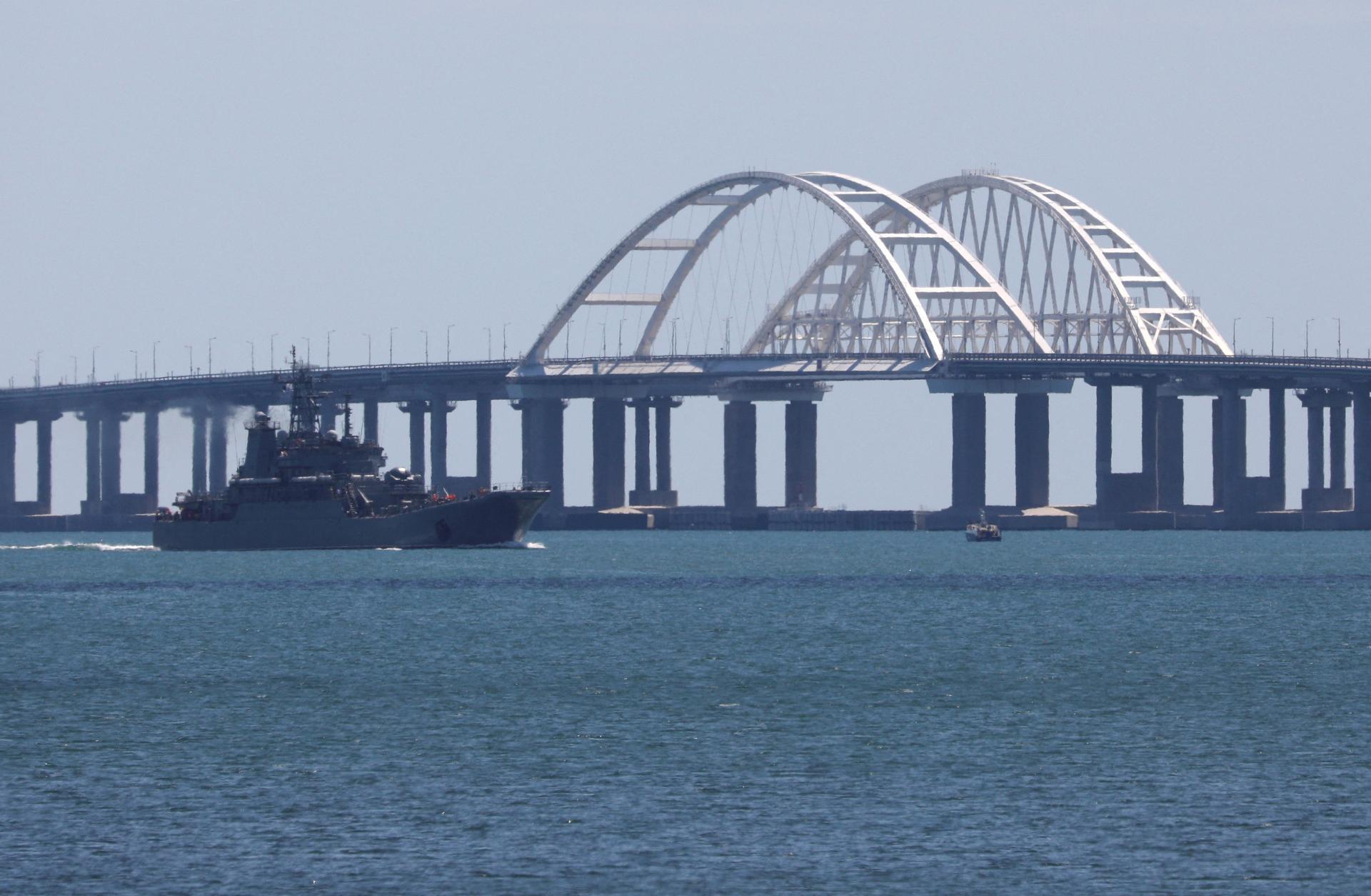Na Krymskom moste bola prerušená doprava, dôvod nie je jasný