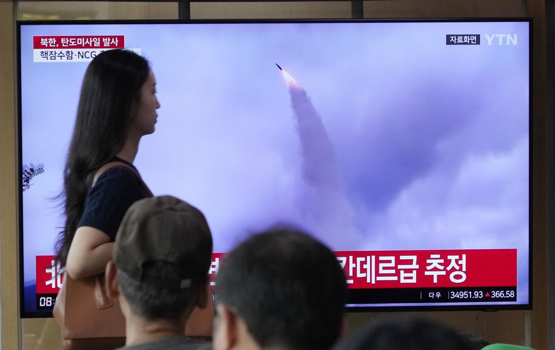 Severná Kórea odpálila do Japonského mora zrejme balistickú raketu