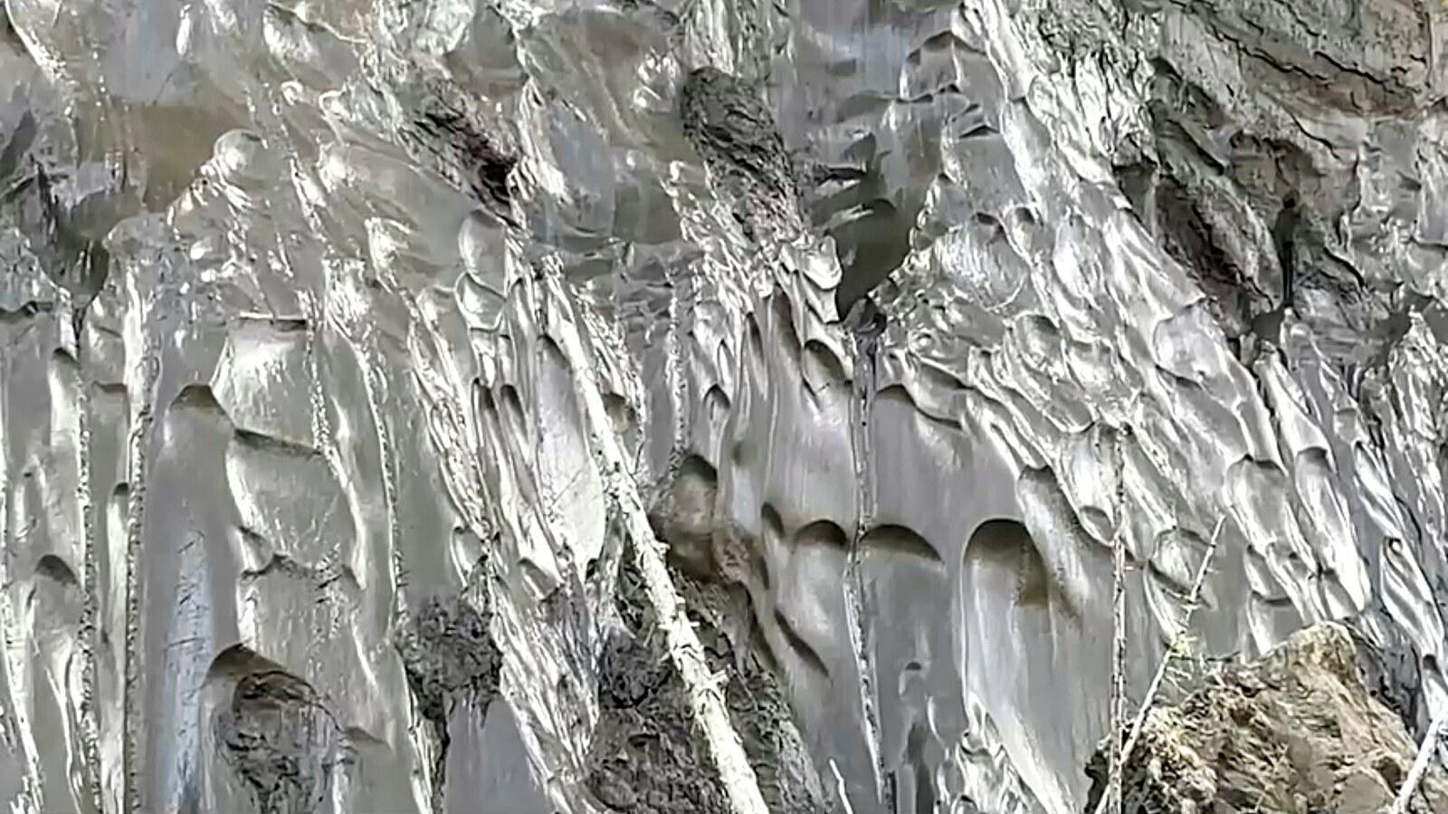 VIDEO: Brána do podsvetia stále rastie. Dron natočil obrí kráter na Sibíri
