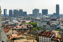 Na snímke pohľad na panorámu hlavného mesta SR z Bratislavského hradu 25. júna 2023 v Bratislave. FOTO: TASR/D. Veselský