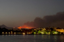 Požiar na ostrove Korfu v Grécku. FOTO: Reuters
