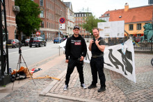 ”Dánski vlastenci” demonštrujú pred irackou ambasádou v Kodani. FOTO: Reuters
