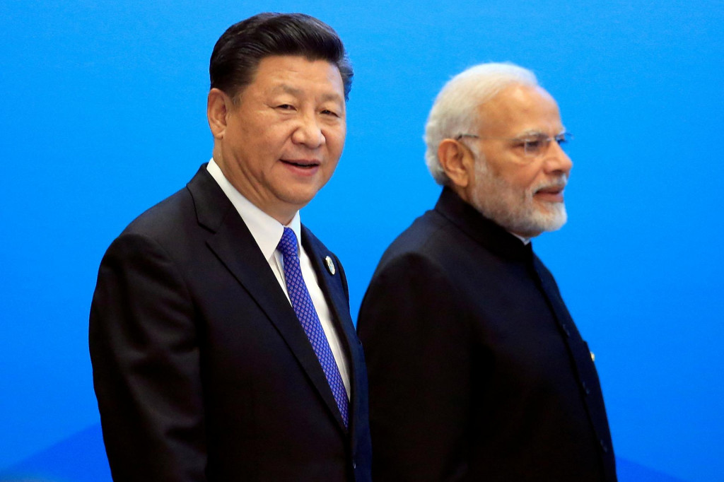 Nové siločiary sveta kreslia vychádzajúce mocnosti. Indický predseda vlády Naréndra Módí a čínsky prezident Si Ťin-pching to dobre vedia. FOTO: REUTERS