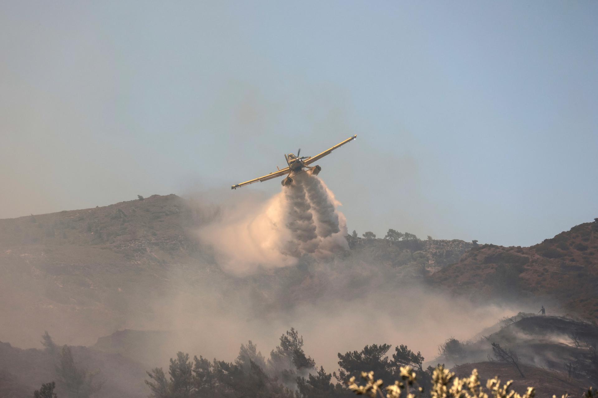 Na gréckom ostrove Eubója sa zrútilo lietadlo gréckych hasičov, na palube boli dvaja ľudia