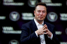 Zmena vtáčika na X nebola prvou reformou, ktorej Elon Musk Twitter podrobil. FOTO: Reuters