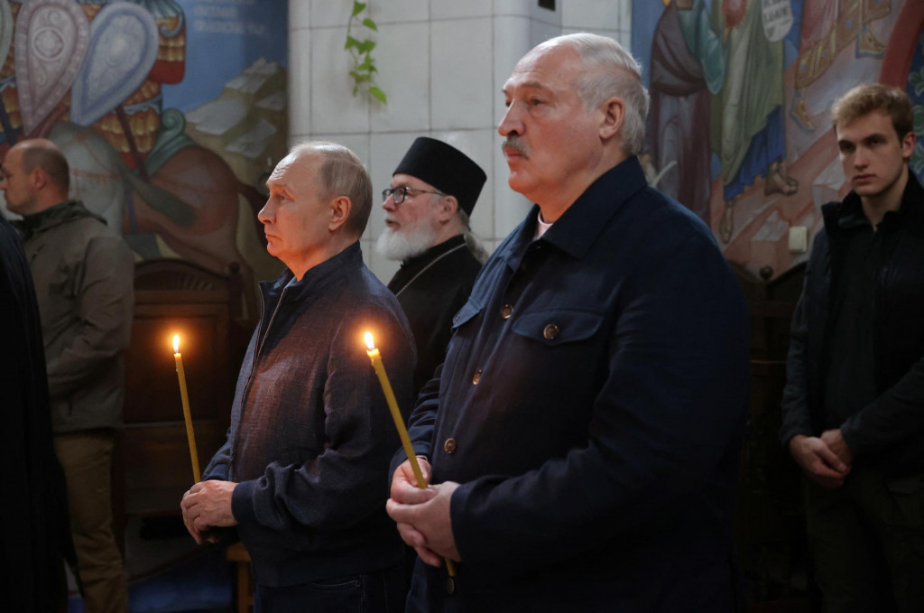 Ruský prezident Vladimir Putin a jeho bieloruský náprotivok Alexander Lukašenko navštívili Valámsky kláštor v Karélii na severe Ruska. FOTO: Reuters