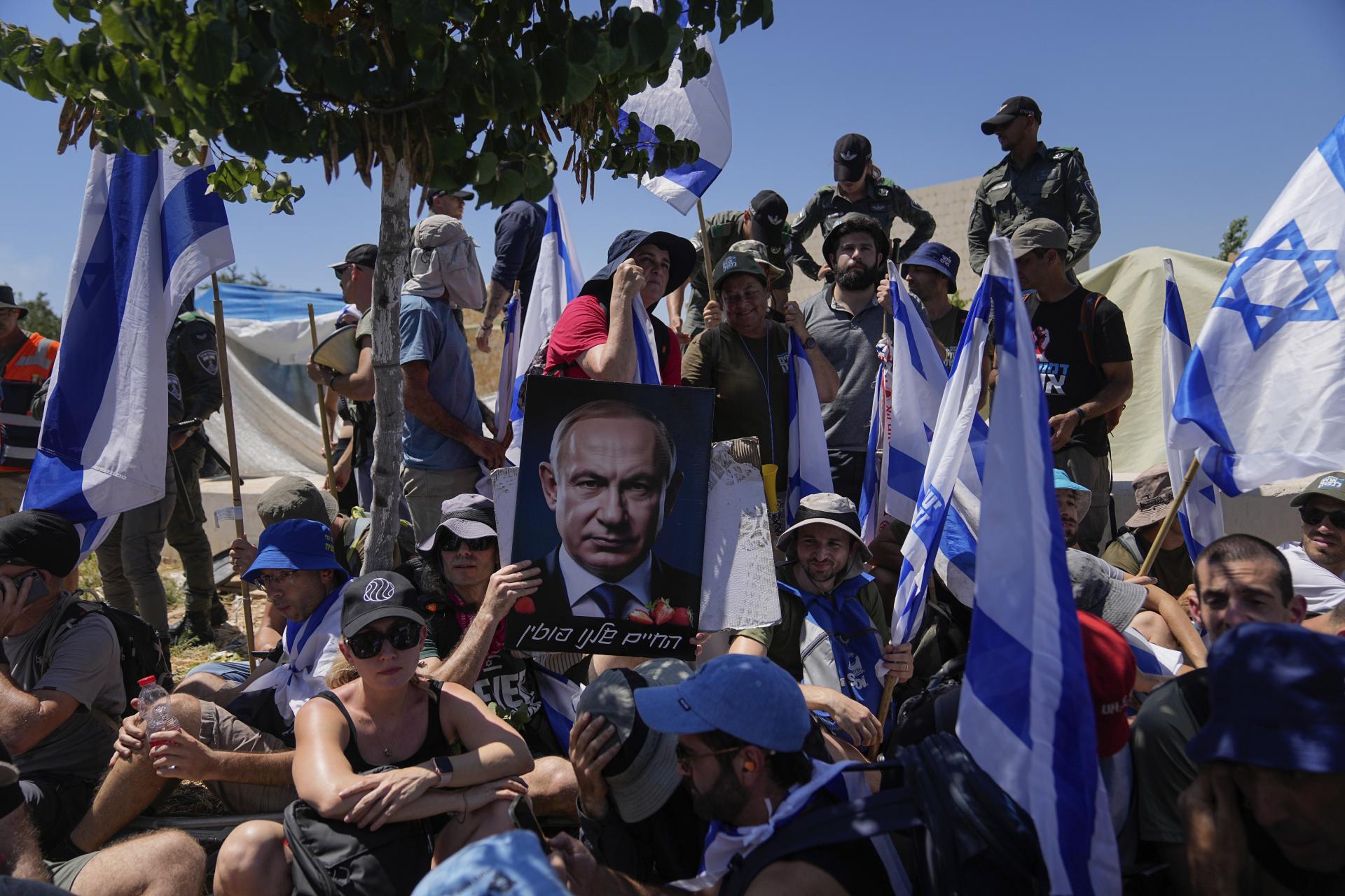 Takmer tretina Izraelčanov po schválení kontroverzného zákona zvažuje odchod z krajiny