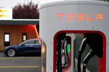 Tesla podľa reportu vyrobila za posledné tri mesiace 479-tisíc vozidiel, pričom ich dodala asi 466-tisíc, čo je medziročne o 83 percent viac. FOTO: Reuters
