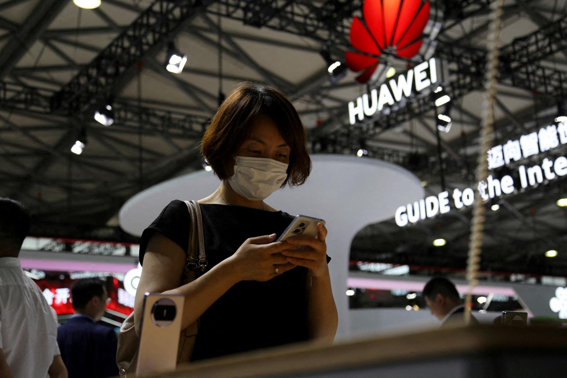 Predaj smartfónov v Číne v druhom štvrťroku klesol