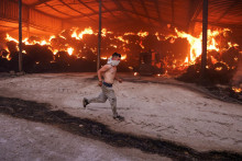 Pažiar v Grécku. FOTO: Reuters