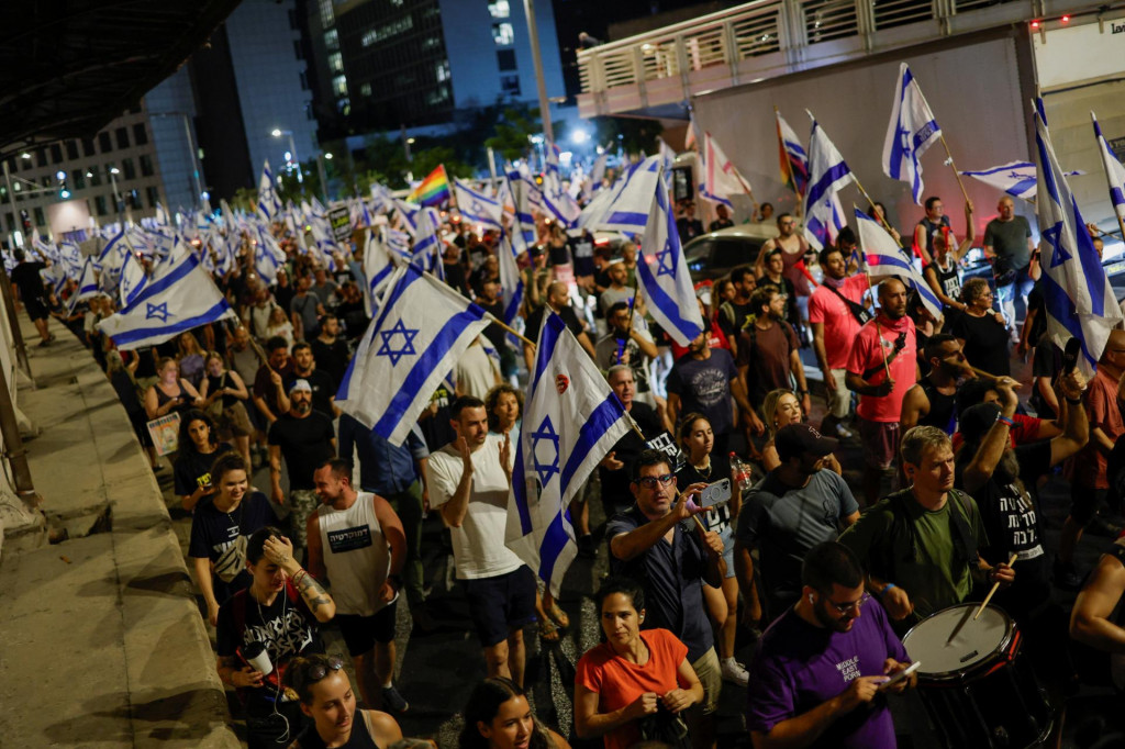 Demonštrácia proti izraelskému premiérovi Benjaminovi Netanjahuovi a reforme súdnictva jeho nacionalistickej koaličnej vlády. FOTO: Reuters