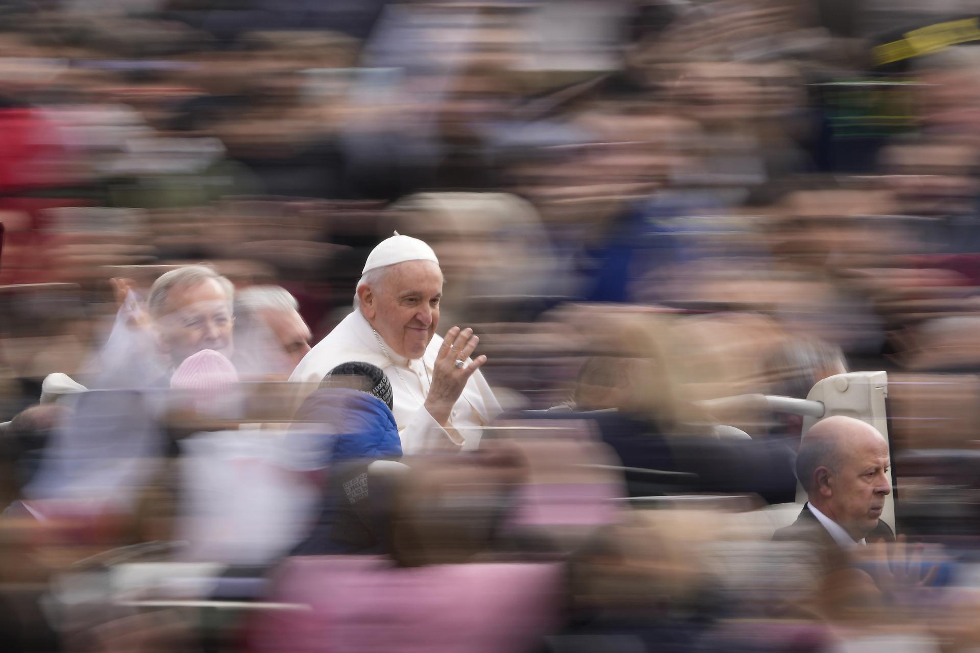 Pápež vyjadril znepokojenie nad požiarmi v Stredomorí. Vyzval ľudí na starostlivosť o Zem