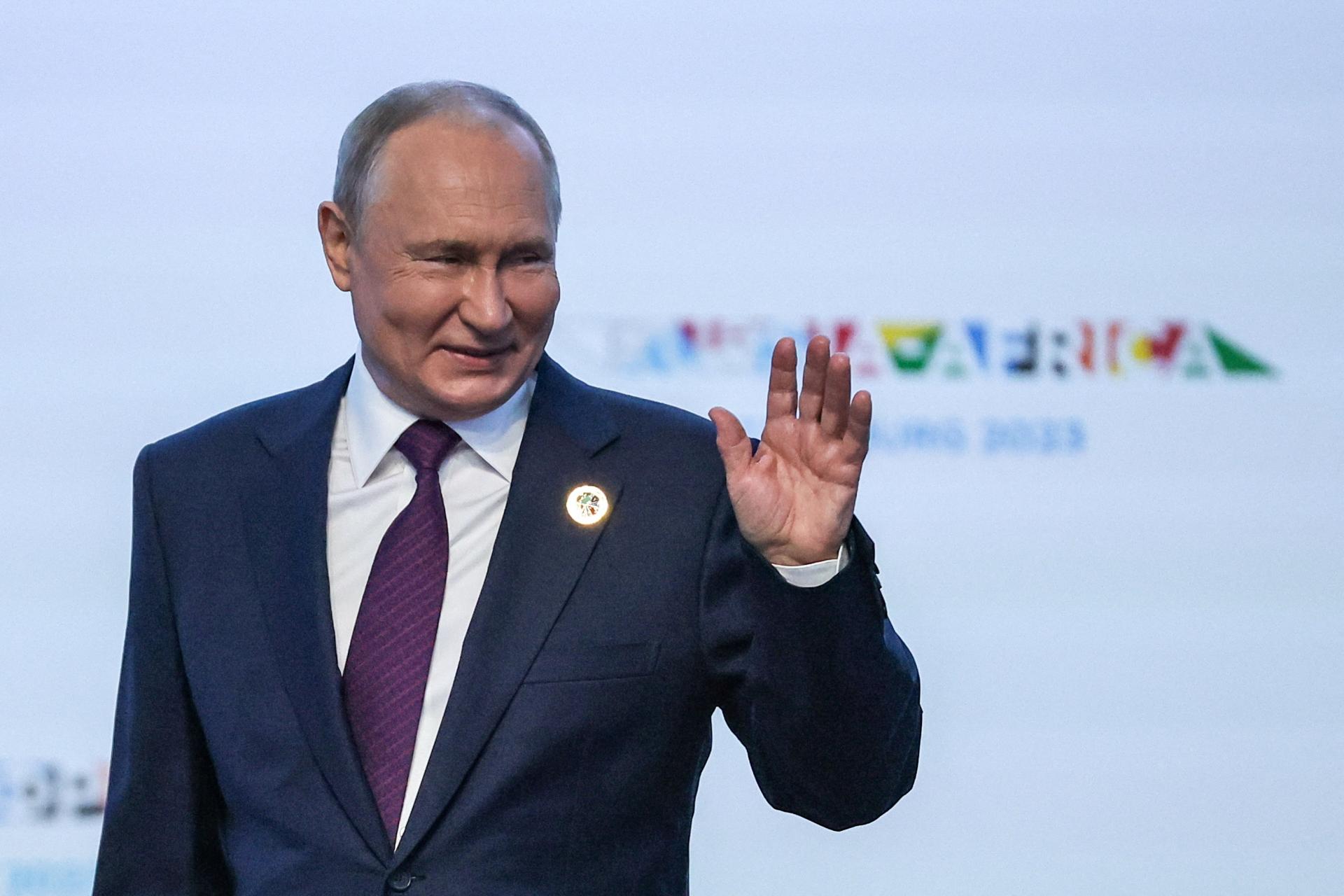 Rusko odpísalo africkým štátom dlh vo výške 23 miliárd dolárov, vyhlásil Putin. Sľuboval im obilie