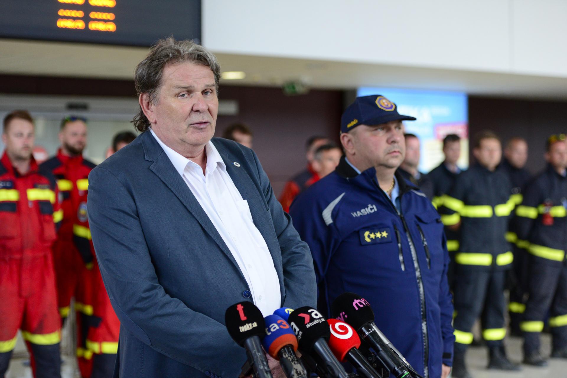Požiare v Grécku sa podarilo skrotiť i vďaka slovenským hasičom, vyhlásil ich šéf Mikulášek