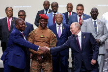 Ruský prezident Vladimir Putin a účastníci rusko-afrického summitu. FOTO: Reuters