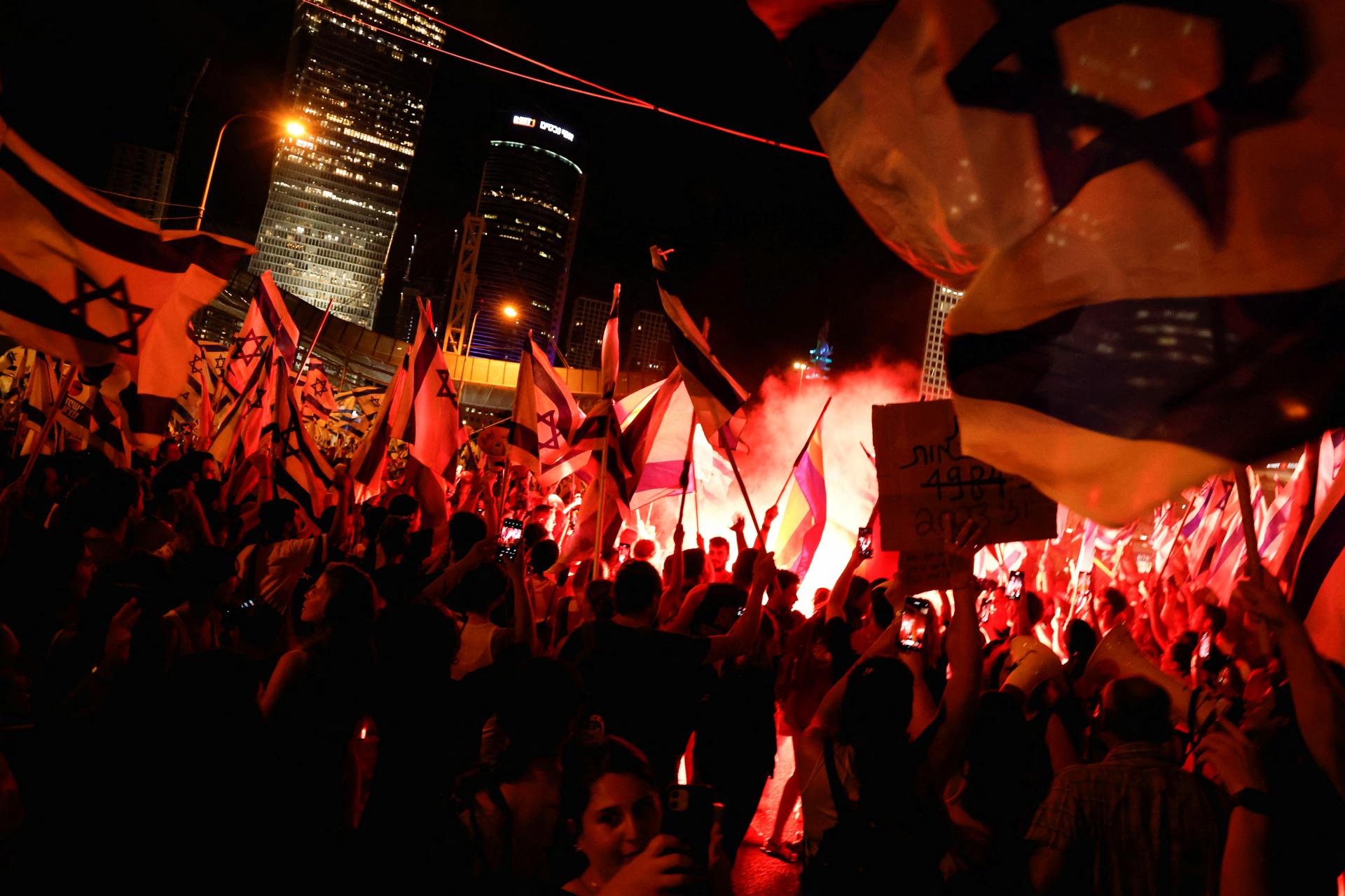 Chceme späť demokraciu. Desaťtisíce Izraelčanov opäť protestujú proti kontroverznej reforme
