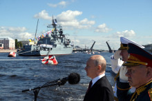 Ruský prezident Vladimir Putin a minister obrany Sergej Šojgu. FOTO: REUTERS