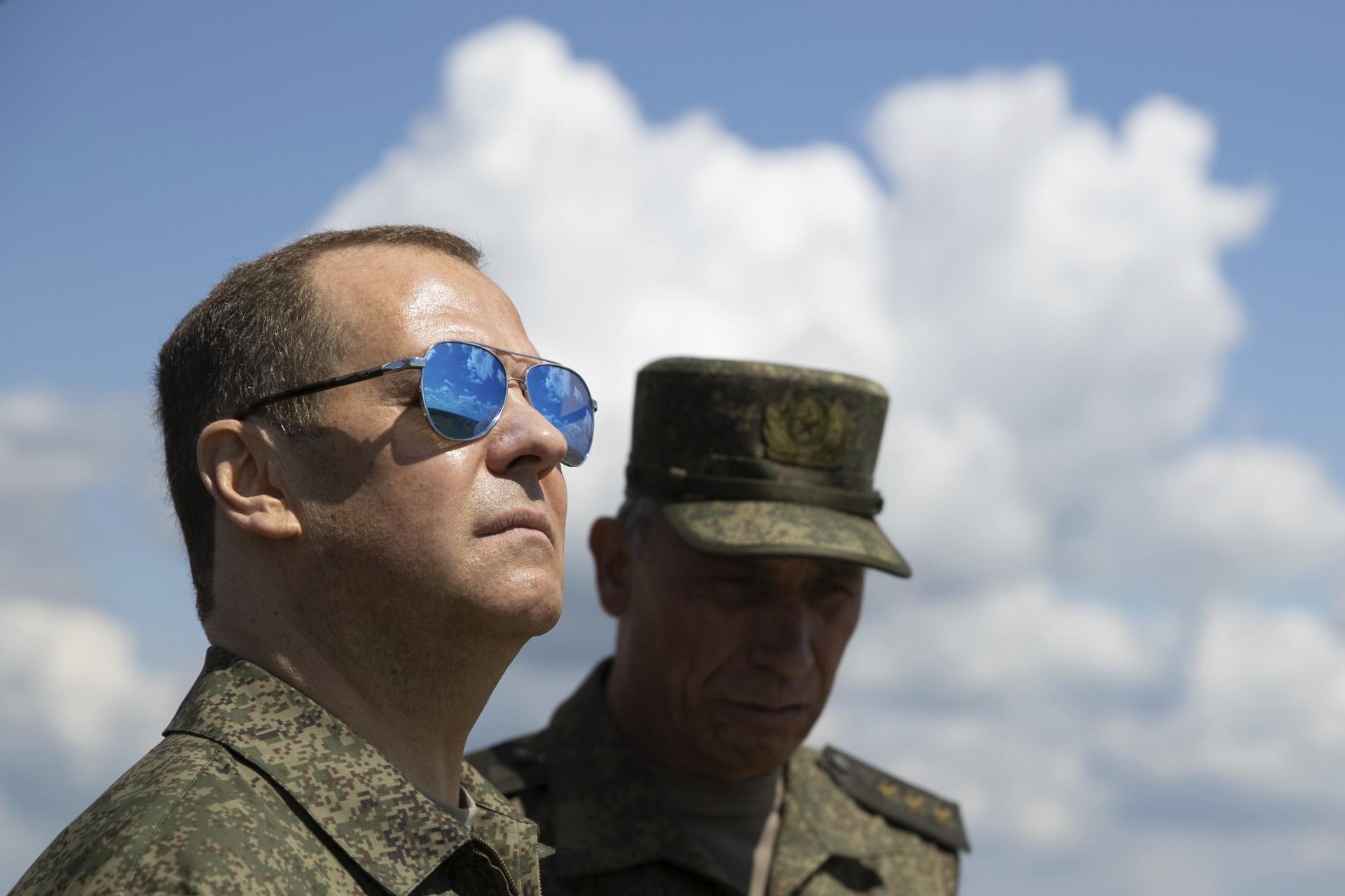 Biely dom kritizoval vyjadrenie Medvedeva o jadrových zbraniach